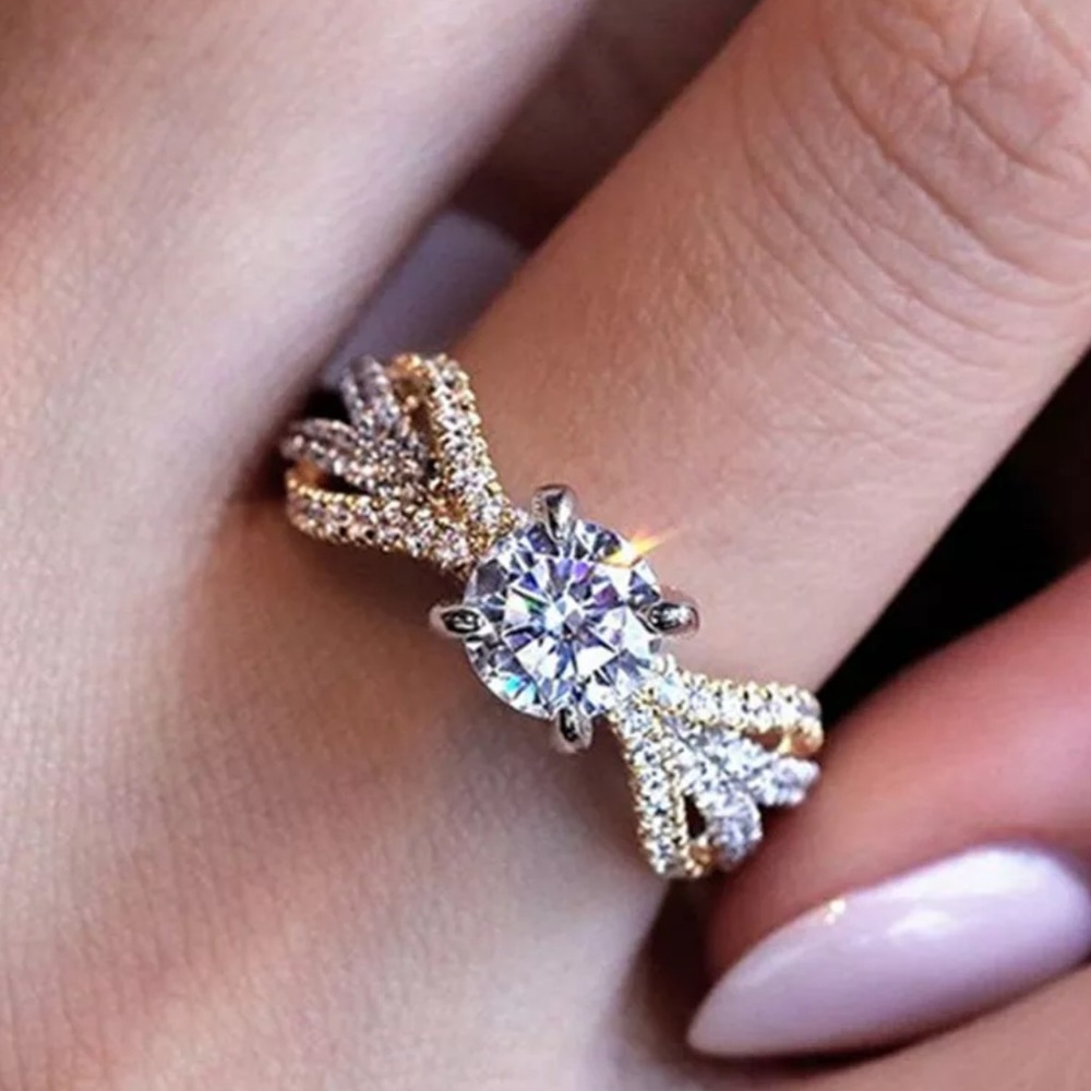 New Women’s Two Tone Diamond Beautiful Ring - Picture 1 of 2